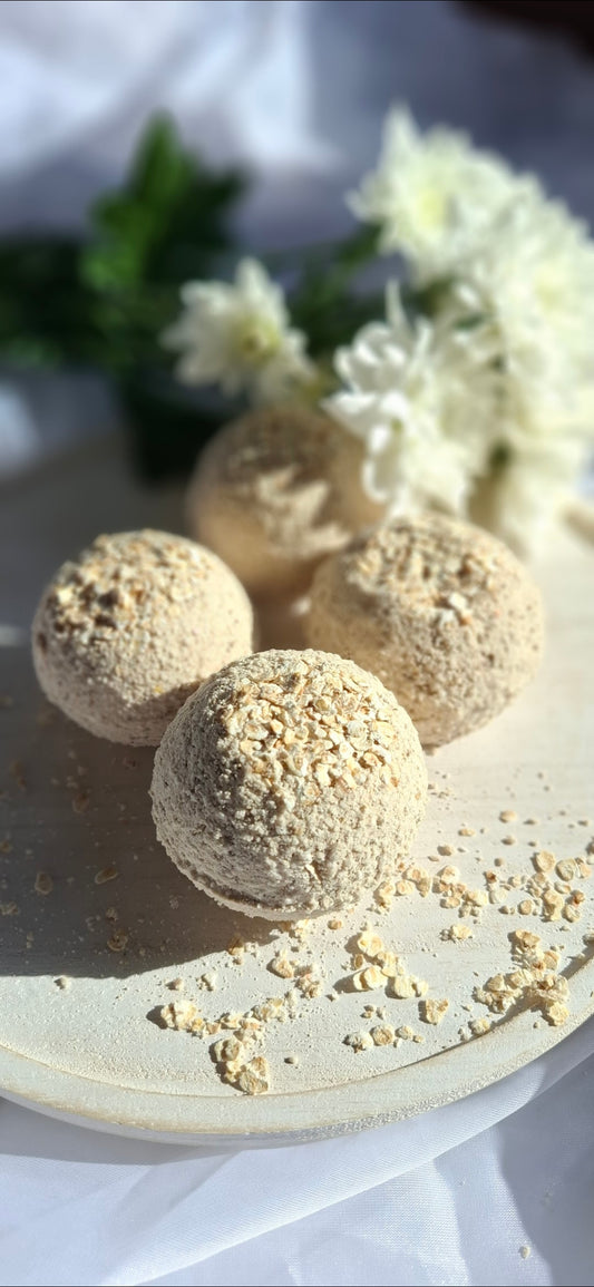 MILK HONEY & OAT BATHBOMB